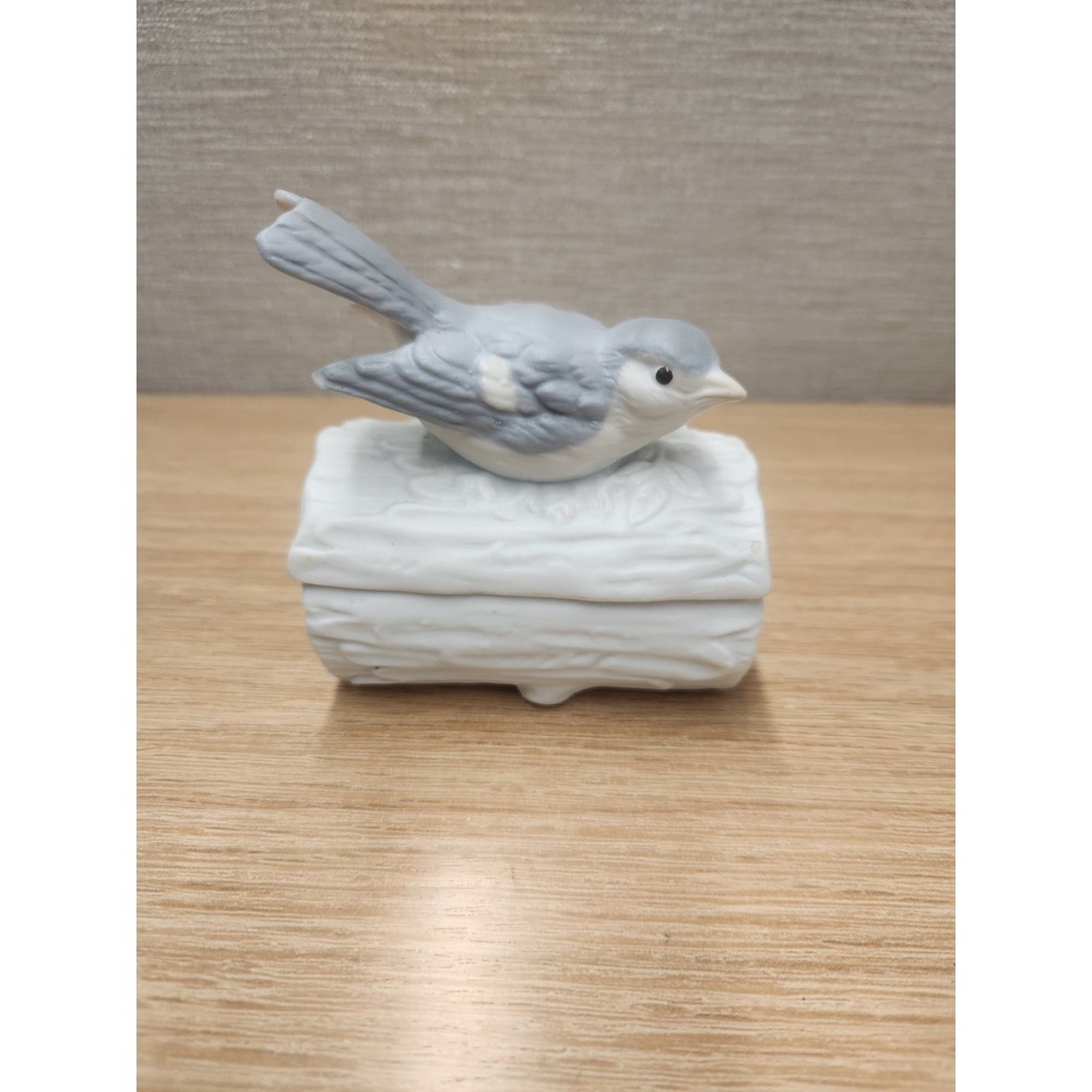VTG Crowning Touch Collections Porcelain Bird on Branch Log Trinket Box 3"x3.25"
